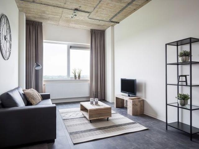 Appartement te huur in Stratum, Acht