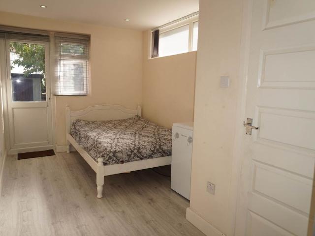 Room for rent in London Borough of Ealing, Greater London