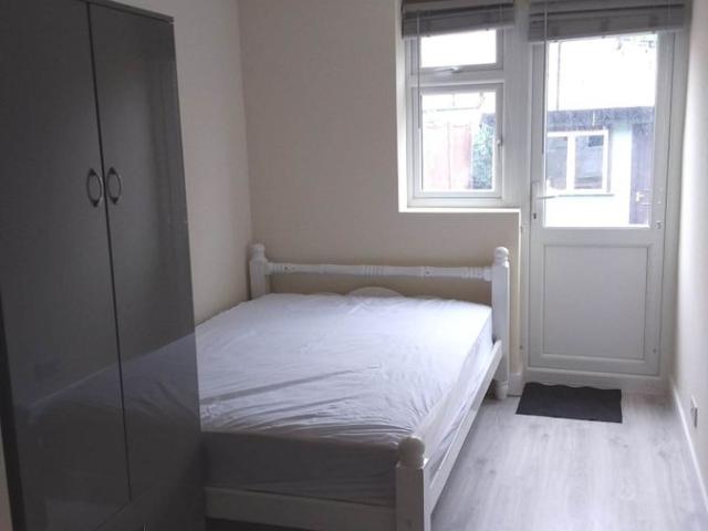 Room for rent in London Borough of Ealing, Perivale