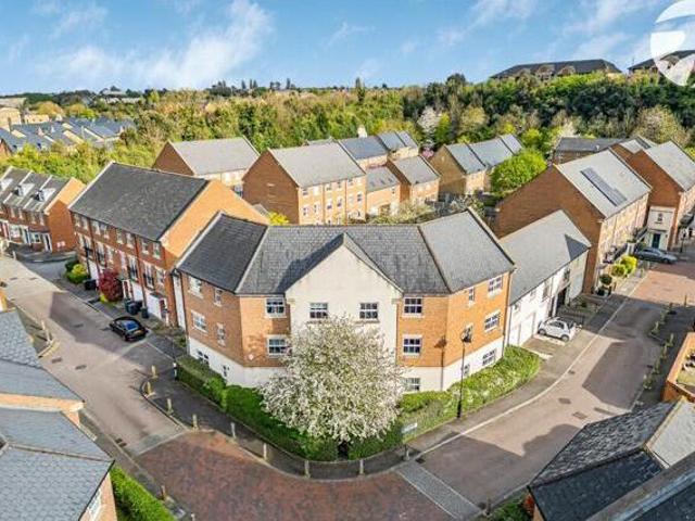 House for sale in Swanscombe and Greenhithe, Monks Orchard