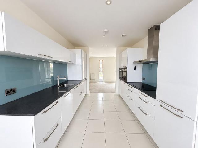 Apartment for rent in Cardiff International Sports Village, Falcon Lodge