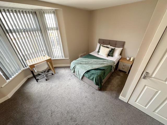 House for rent in Calderstones