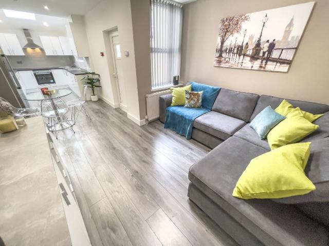 House for rent in Calderstones