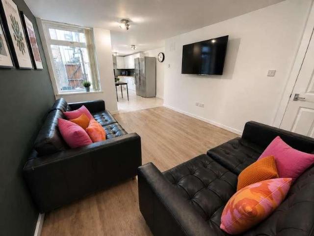 House for rent in Kensington, Calderstones