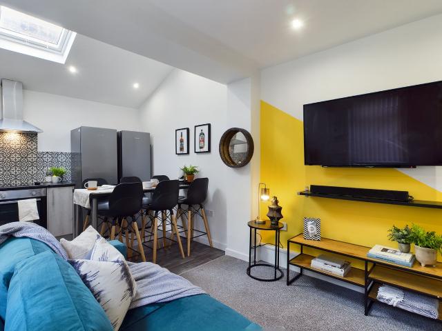 House for rent in Calderstones