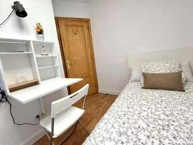 Casa en alquiler en Ciudad Lineal, Madrid