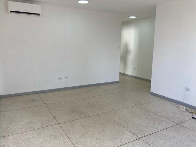 Oficina en alquiler en Leoncio Martínez, Miranda