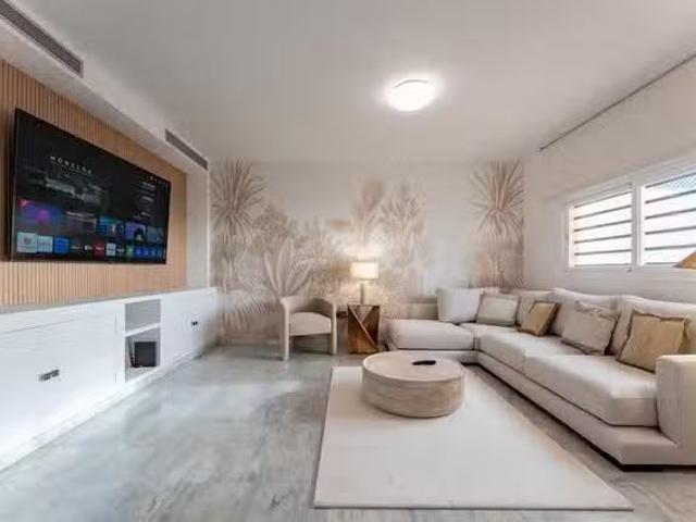 Apartamento en alquiler en El Mayorazgo, Málaga