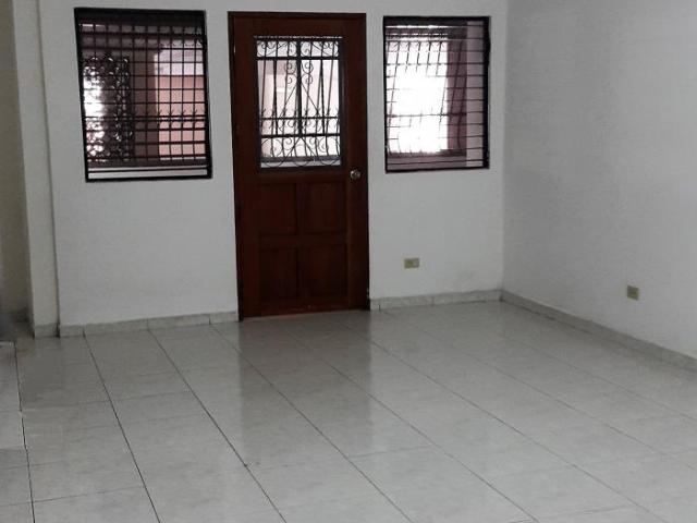 En betania, los angeles 4 recamaras, 3 baños espacioso y céntrico