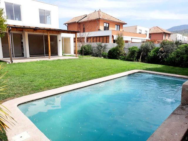 Casa en arriendo en Algarrobal, Metropolitana