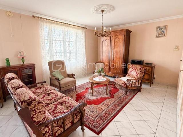 Maison vente à Laval, Saint-pierre-la-cour