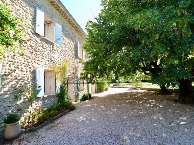 Ferme vente à Carpentras, Séguret