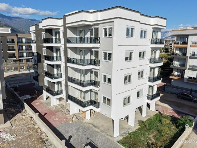 Kum, Finike içerisinde satılık mülk