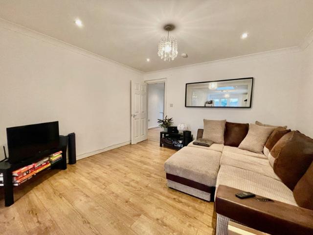 Apartment for rent in London Borough of Ealing, Park Royal