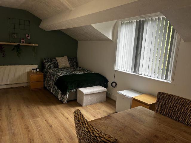House for rent in Stoneycroft, Calderstones