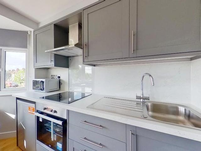 Studio for rent in London Borough of Merton, Raynes Park