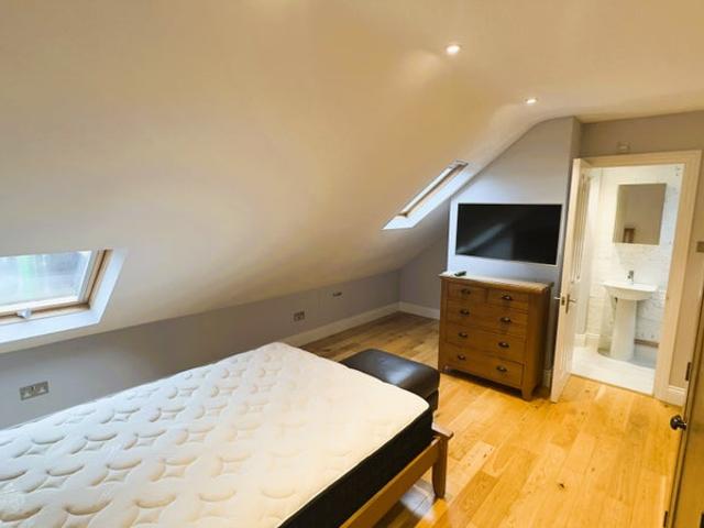 Studio for rent in London Borough of Merton, Merton Park