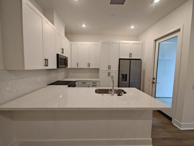 Room for rent in Huntington Beach, California