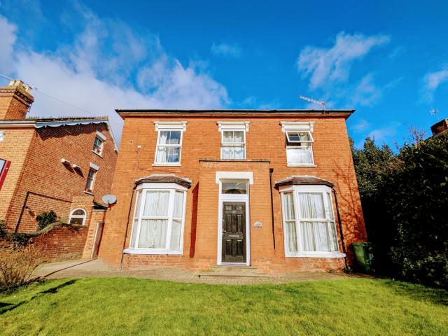 Room for rent in St John's, Worcestershire