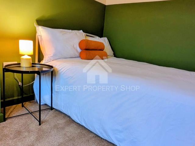 Room for rent in Attenborough, East Midlands