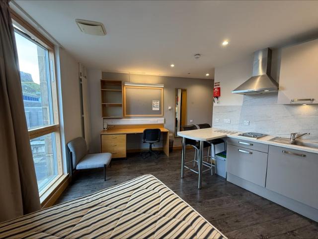 Studio for rent in Holyrood, Old Town