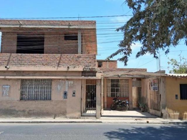 En Venta Casa Con Uso Comercial Av Miguel Grau De Castilla 1122 A.T 272 M²