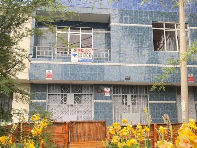 EN VENTA CASA DE 3 PISOS EN BARRANCA CERCA DE LA PLAYA, PRECIO ESPECIAL.