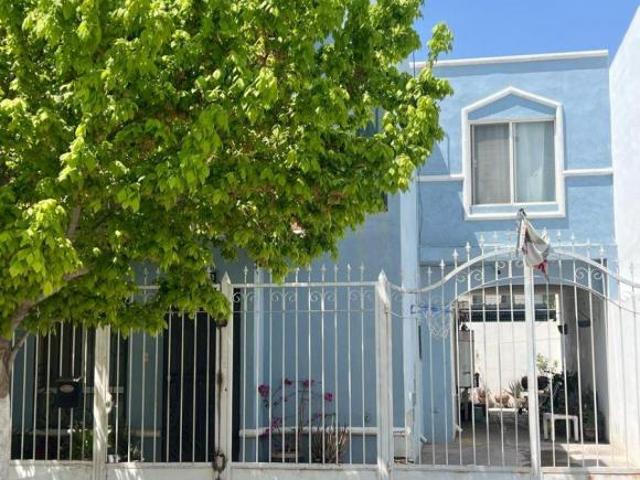 En venta casa en privada Puerta del Rey al oriente de Saltillo