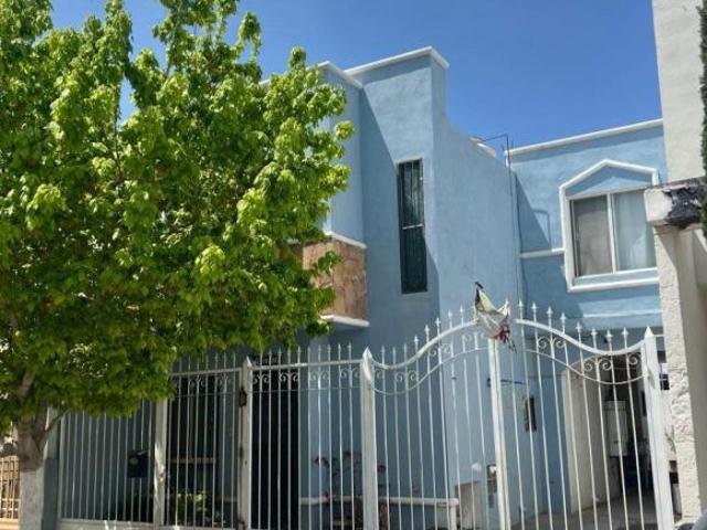En venta casa en privada Puerta del Rey al oriente de Saltillo