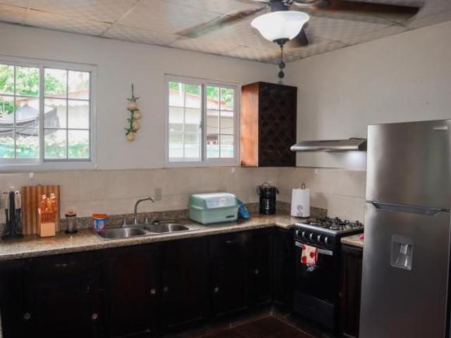 En venta casa muy céntrica en Pedasí, Los Santos