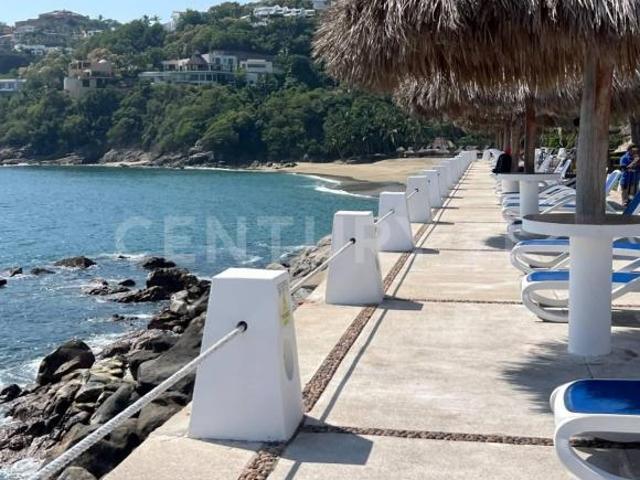 En Venta Condominio en Puerto Las Hadas, Manzanillo! Vive la experiencia de lujo