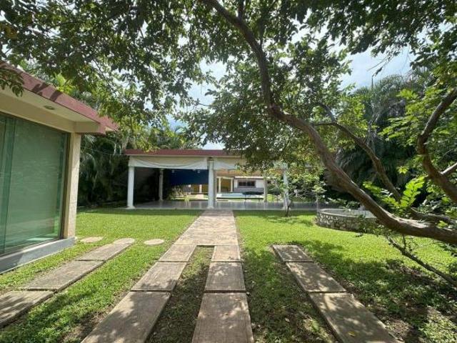 ¡EN VENTA HERMOSA QUINTA CERCA DEL AEROPUERTO DE MÉRIDA!