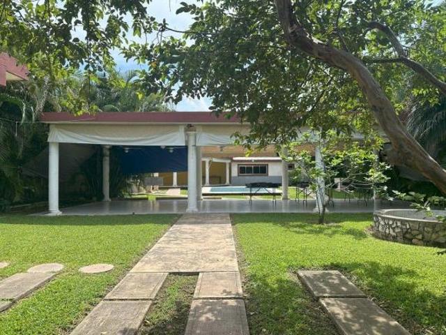 ¡EN VENTA HERMOSA QUINTA CERCA DEL AEROPUERTO DE MÉRIDA!