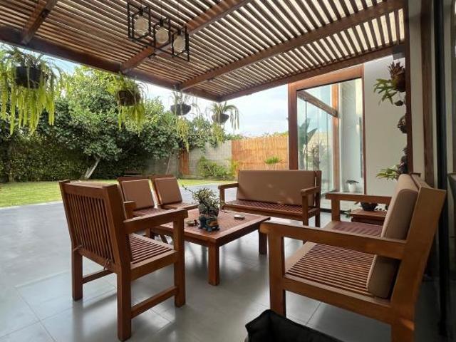 En venta hermosa y acogedora casa con amplias habitaciones y acabados de lujo