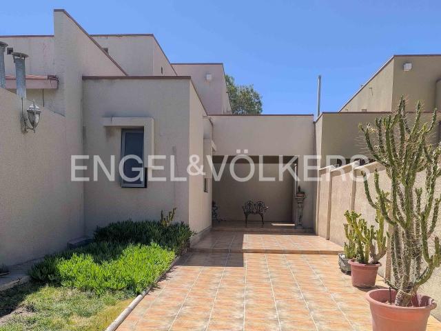 En Venta residencia 234 M2 construídos en 746 M2