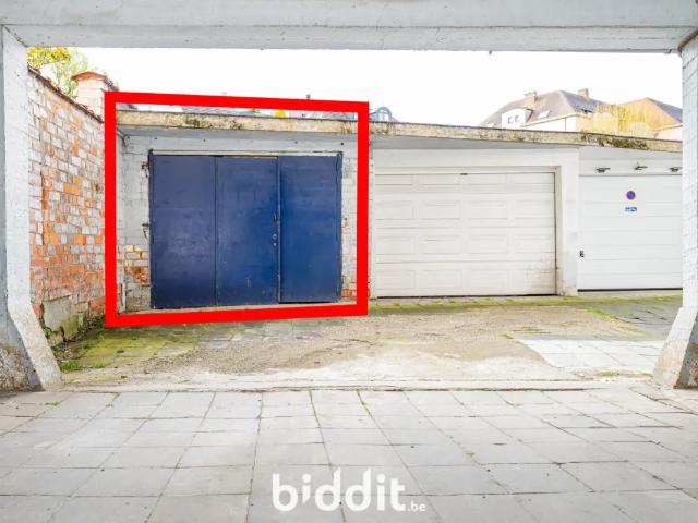 Garage vente à Berchem, Bruxelles