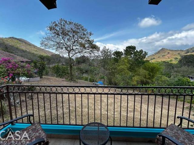 Encantadora casa junto al río en venta en Buena Vista, Coclé