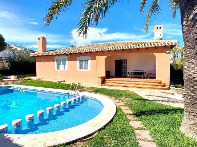 Chalet en venta en Urbanización La Zenia II, el Baix Segura / La Vega Baja