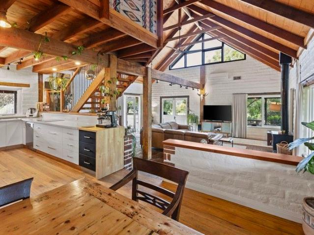 House for sale in Victoria