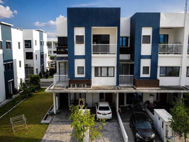 Townhouse for sale in Tanjong Sepat, Selangor