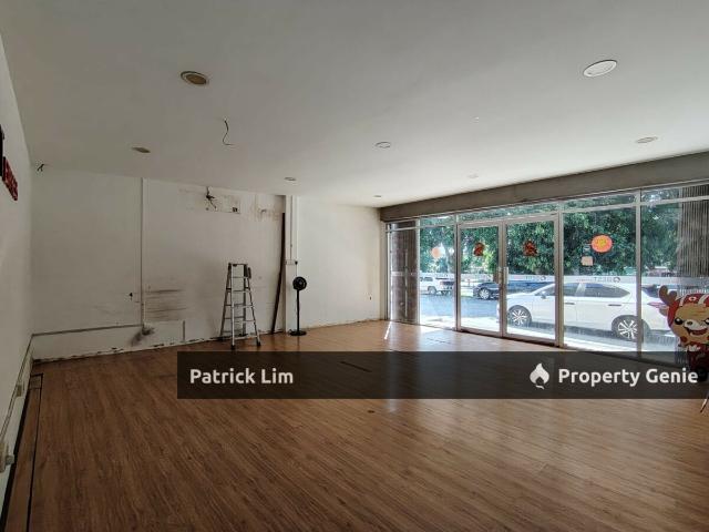 Shop for rent in Malaka
