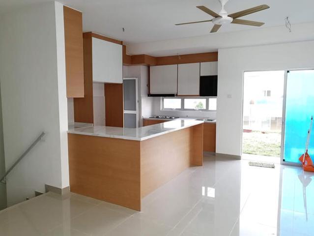 Townhouse for rent in Tanjong Sepat, Selangor