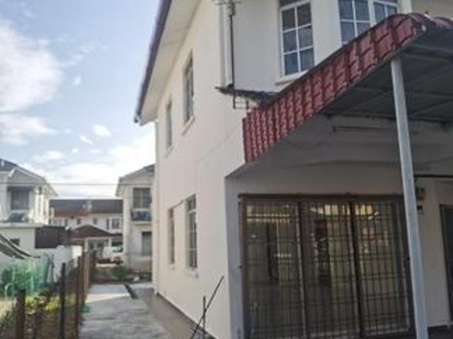 Terraced House for sale in Malaka