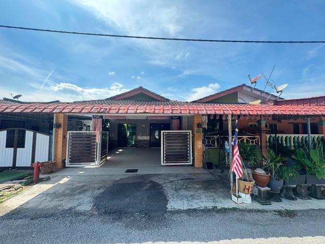 Terraced House for sale in Malaka