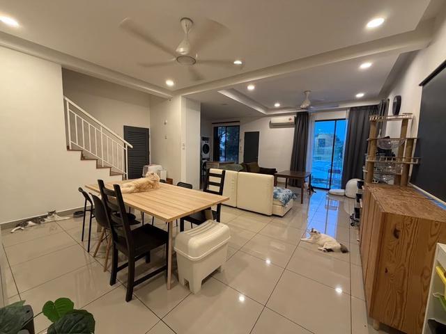 Townhouse for sale in Sepang, Tanjong Sepat