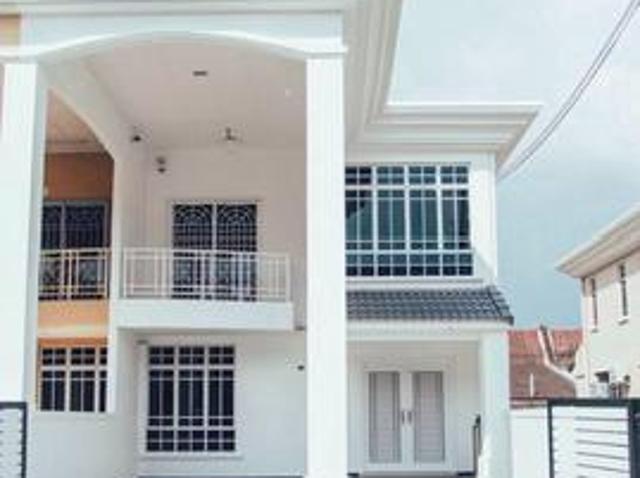 Terraced House for sale in Malaka