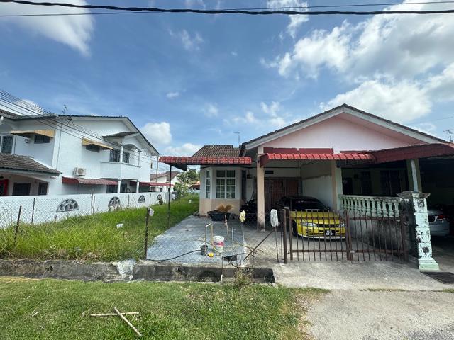 Terraced House for sale in Malaka