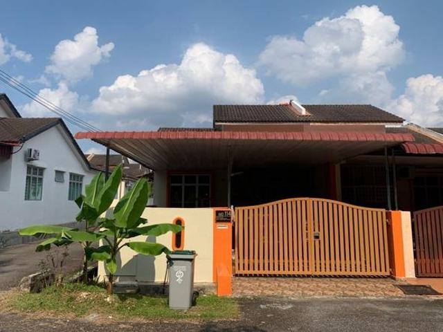 Terraced House for sale in Malaka