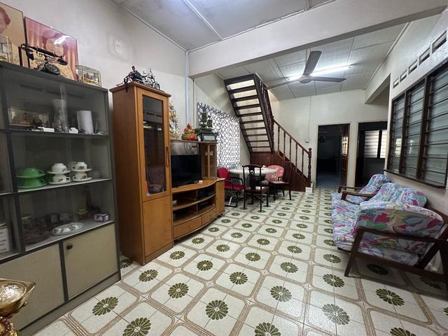 Terraced House for sale in Malaka