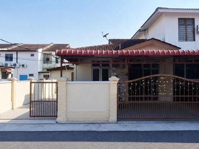 Terraced House for sale in Malaka